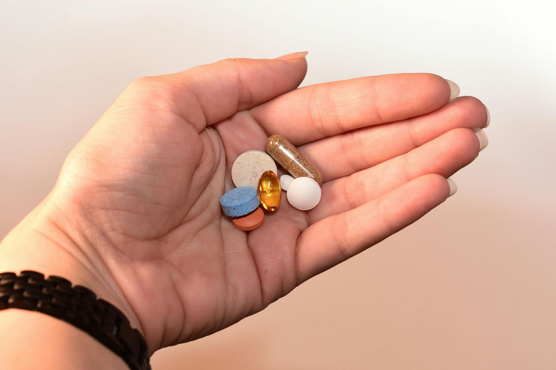 gut health supplements (image sourced via Pexels / Photo by dids)